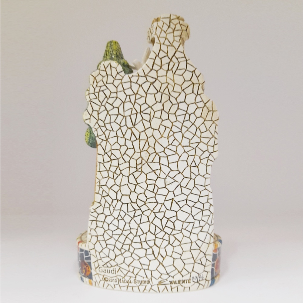 Статуэтка Книга всегда друг Nadal