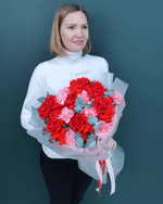 Яркий букет из Французской розы и диантусов(00436)