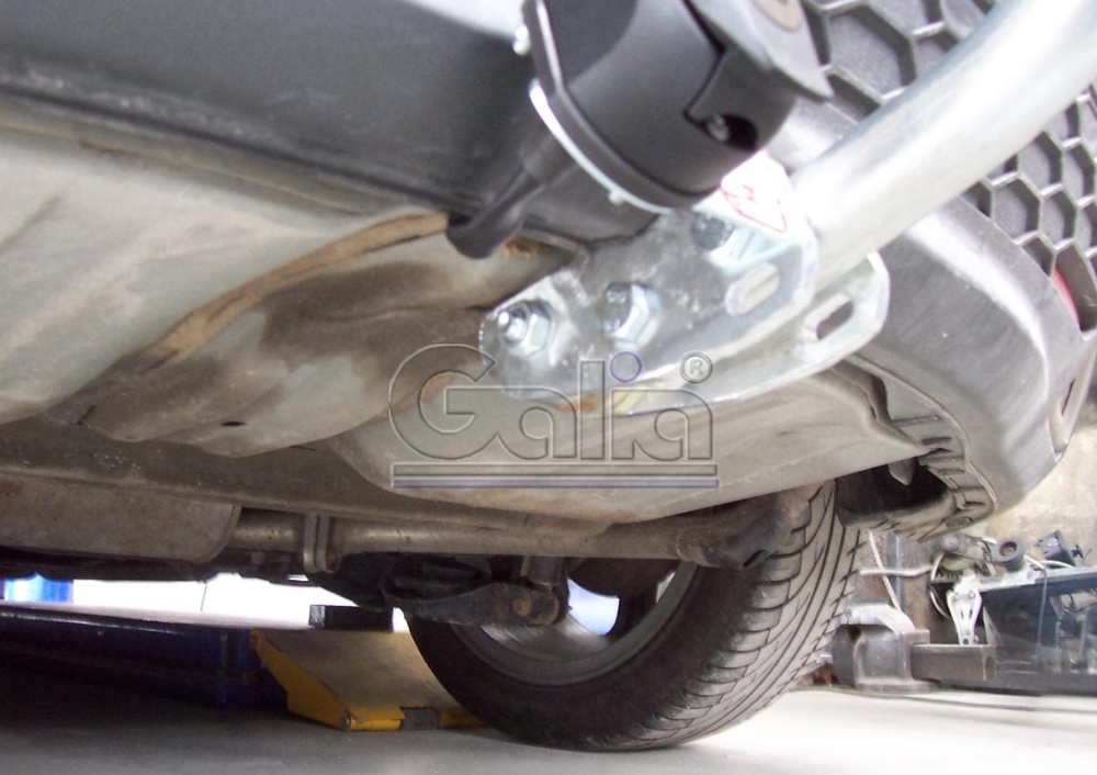 Оцинкованный фаркоп на Honda Civic хетчбек 5 дверей 2006-2012, 2 выхлопные трубы (без электрики), Galia H082C