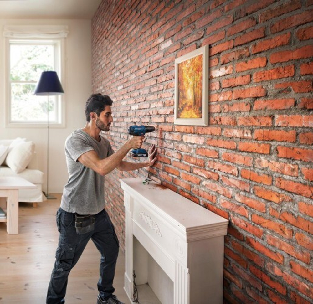 Аккумуляторный шуруповерт BOSCH GSB 180-LI ударная 06019F8323 2х2,0 Ач