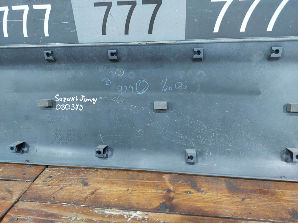 Накладка двери правой Suzuki Jimny 3 (FJ) 98-19 Б/У Оригинал 7756181A00