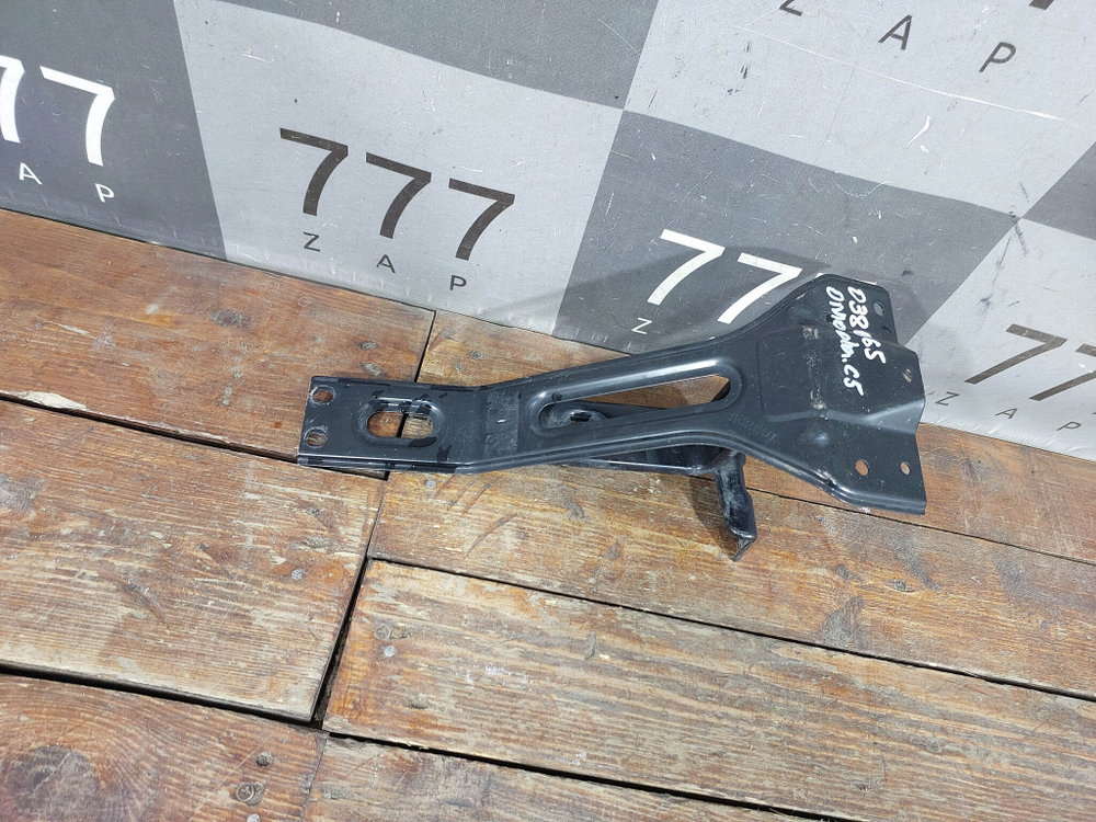 Кронштейн передней панели Omoda C5 22-нв Б/У Оригинал 501005028AA