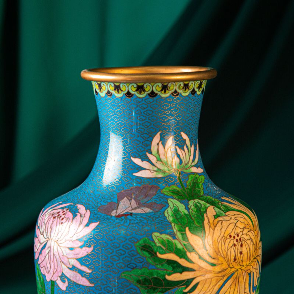 Парные вазы с хризантемами