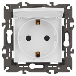 Розетка ЭРА Elegance 14-2103-01М с заземлением 2P+E Schuko со шторками с крышкой 16А-250В белый матовый
