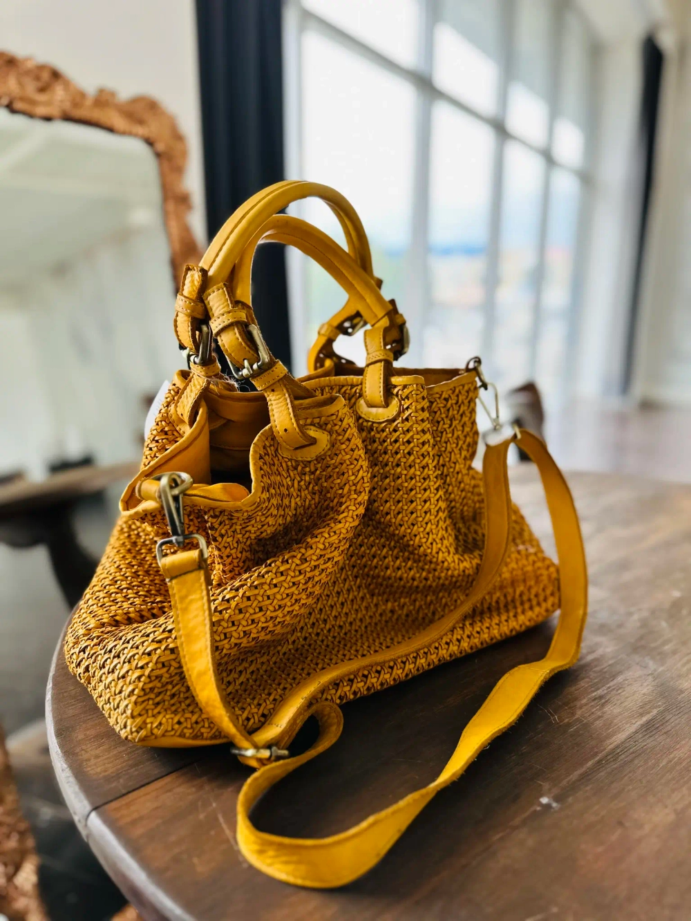 Женская плетеная сумка из натуральной винтажной кожи желтого цвета
