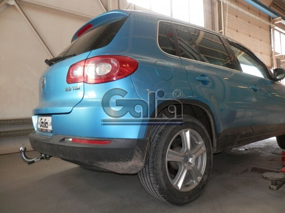 Фаркоп оцинкованный Galia V069A для Volkswagen Tiguan 2007-2016, 2016-, Audi Q3 2011-2018(паспорт и сертификат в комплекте)(без электрики)
