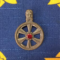 Подвеска. "Колесо Сварога" с камнем