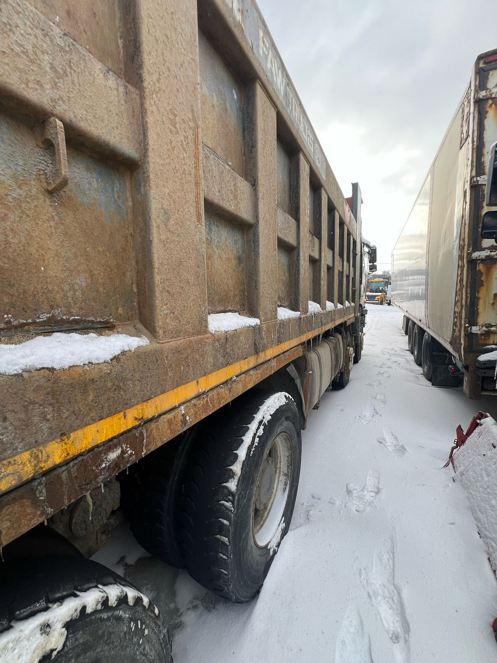 FAW J6 8x4 Самосвал СА3310Р66K24T4E5 (Дизельный, 11,1 л, 420 л.с., МТ)