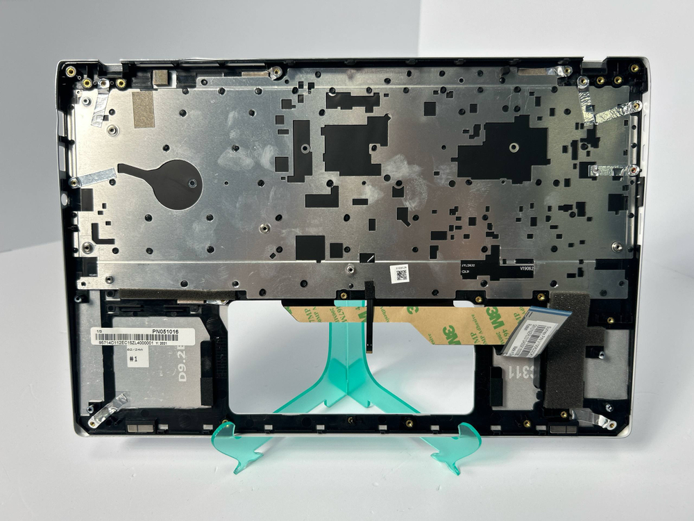 Верхняя панель с клавиатурой (топкейс) для ноутбука MSI Prestige 14 A10/белая (957-14C112E-C15)