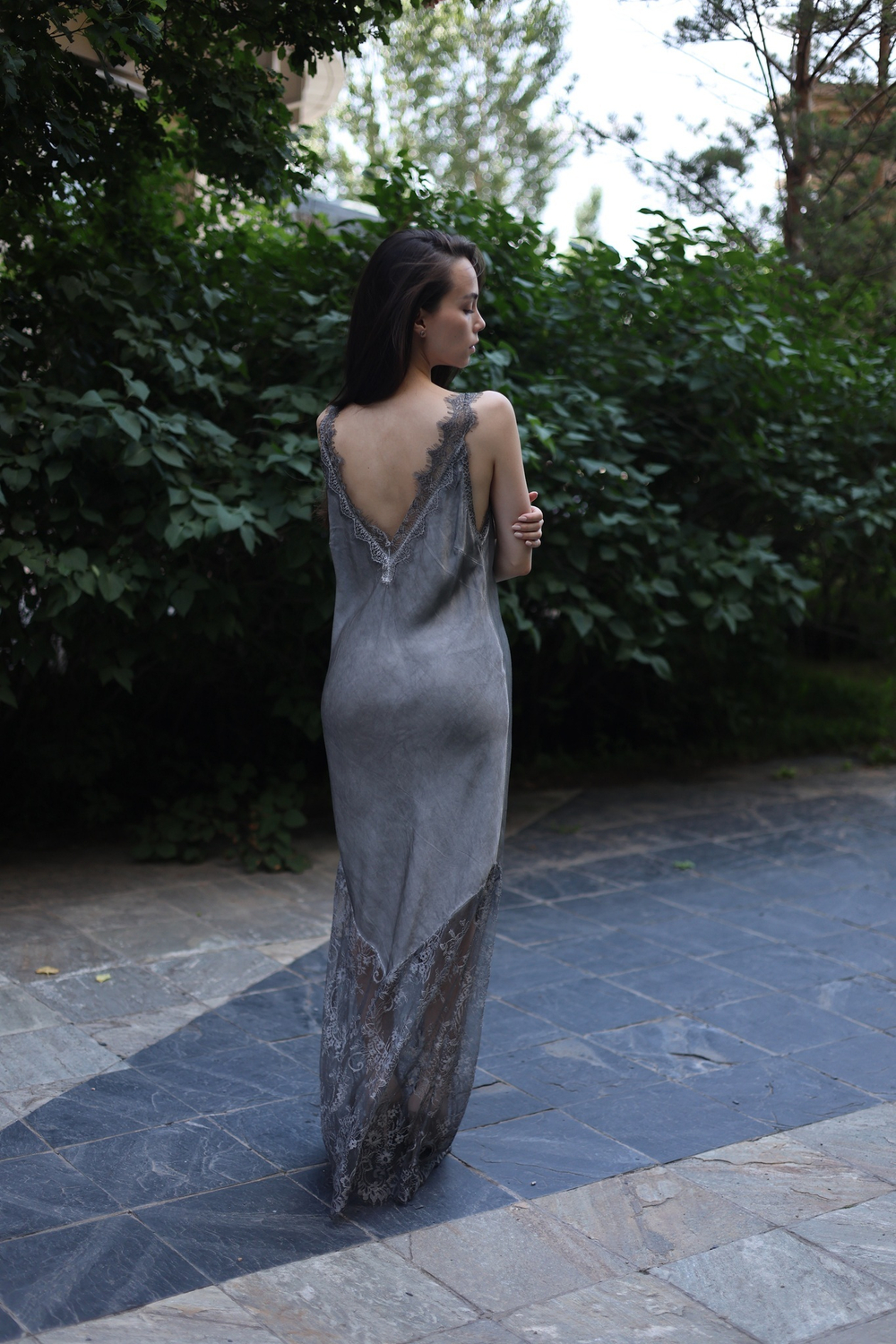 платье-комбинация с кружевной отделкой