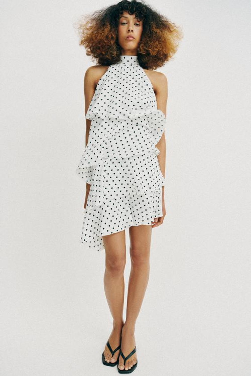 ZARA ПЛАТЬЕ ХАЛТЕР В ГОРОШЕК, БЕЛЫЙ/ЧЕРНЫЙ