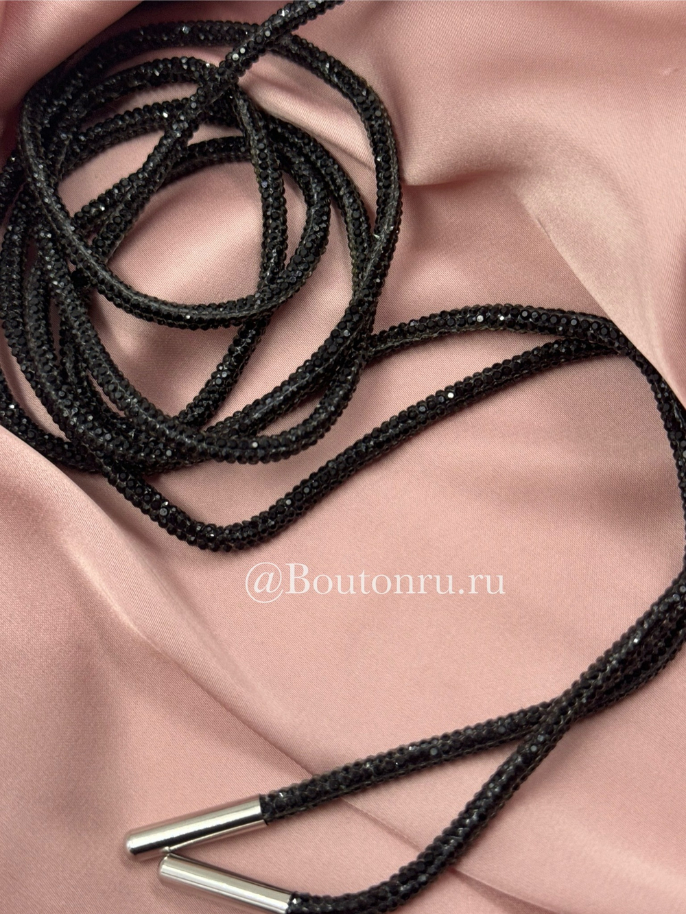 Шнур черный со стразами 1,4 м