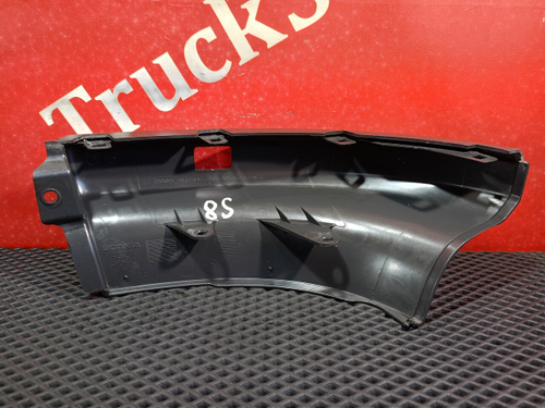 Накладка фары левой