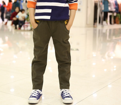 Брюки с эластичным поясом, контрастными вставками и аппликацией