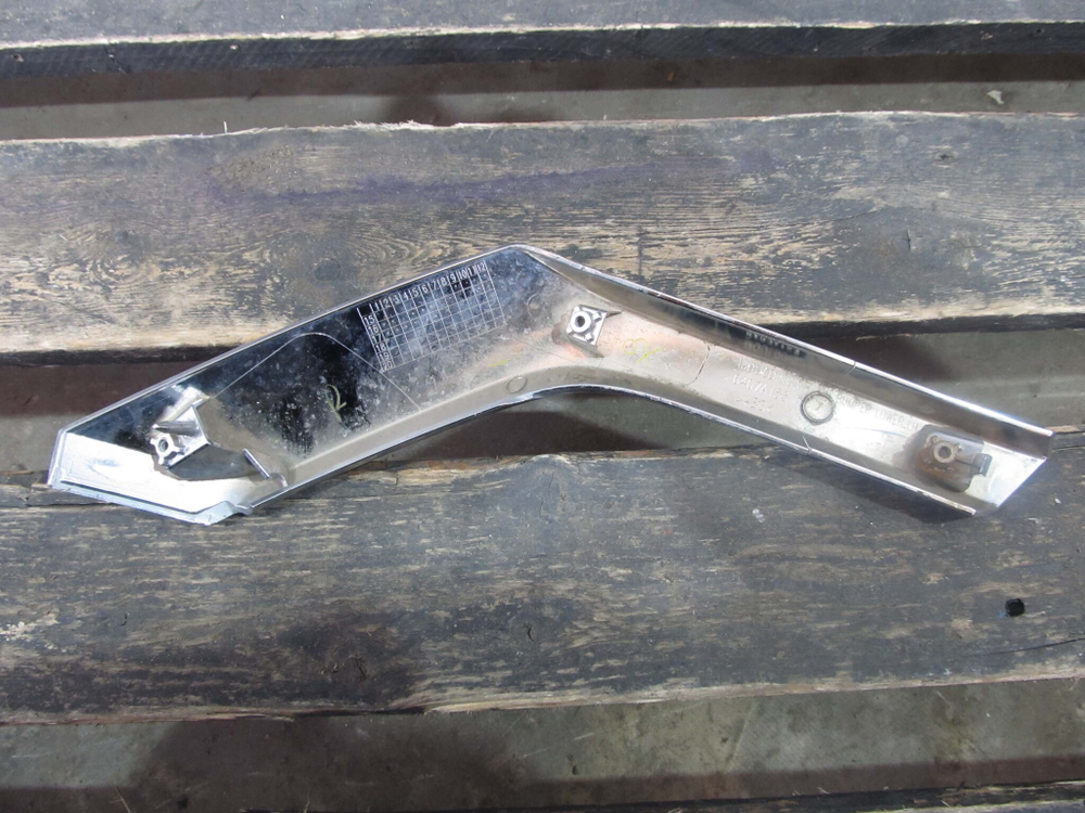 Накладка переднего бампера Pajero Sport 3 15-21 Б/У Оригинал 6407A153