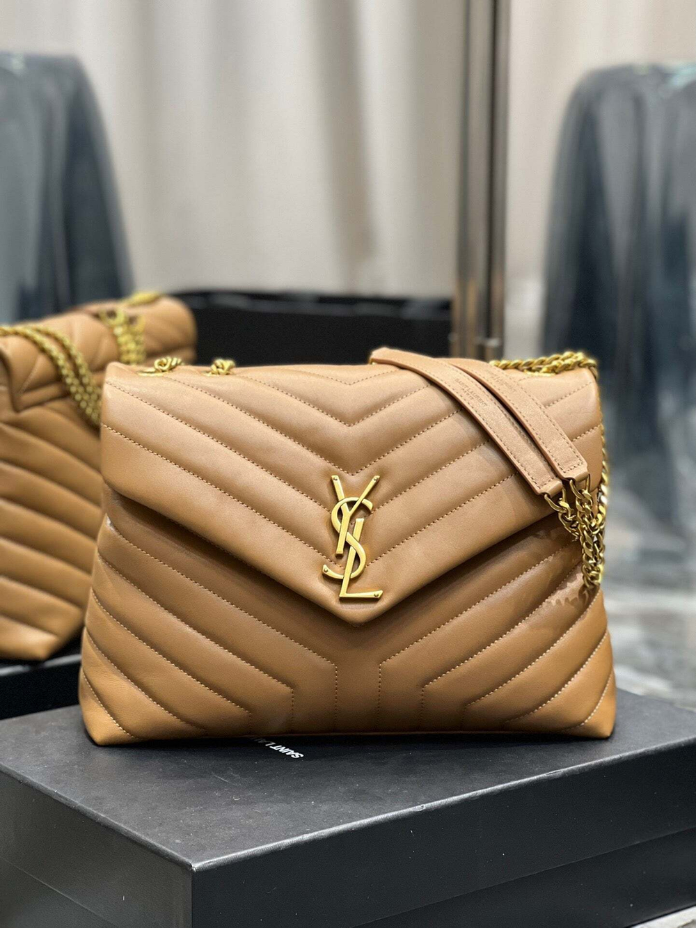 Yves Saint Laurent Loulou 32 cm