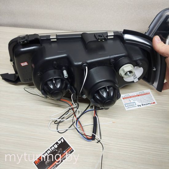 Передние фары ANGEL EYES BLACK для Audi 80 B4