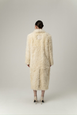 Длинная молочная шуба