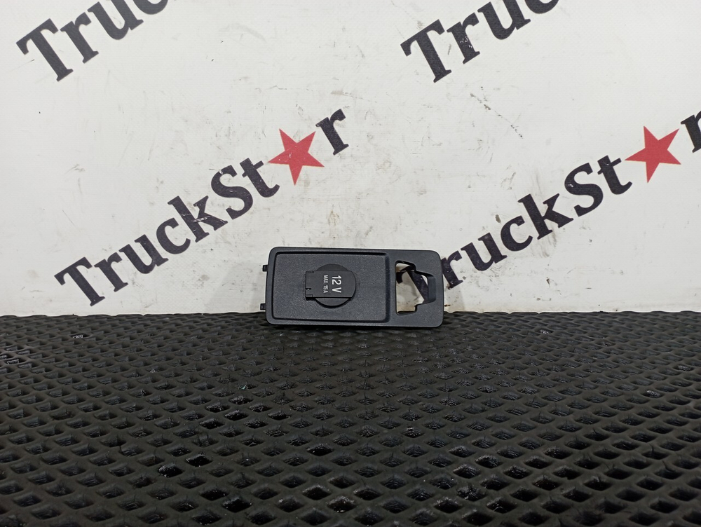 Панель в сборе с розеткой 12V