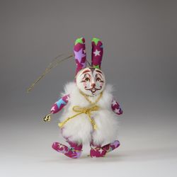 Ёлочная игрушка Кролик в меховой жилетке