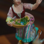 Фарфоровая статуэтка «Девушка с гусем»