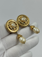 Клипсы с «жемчужными» подвесками Givenchy