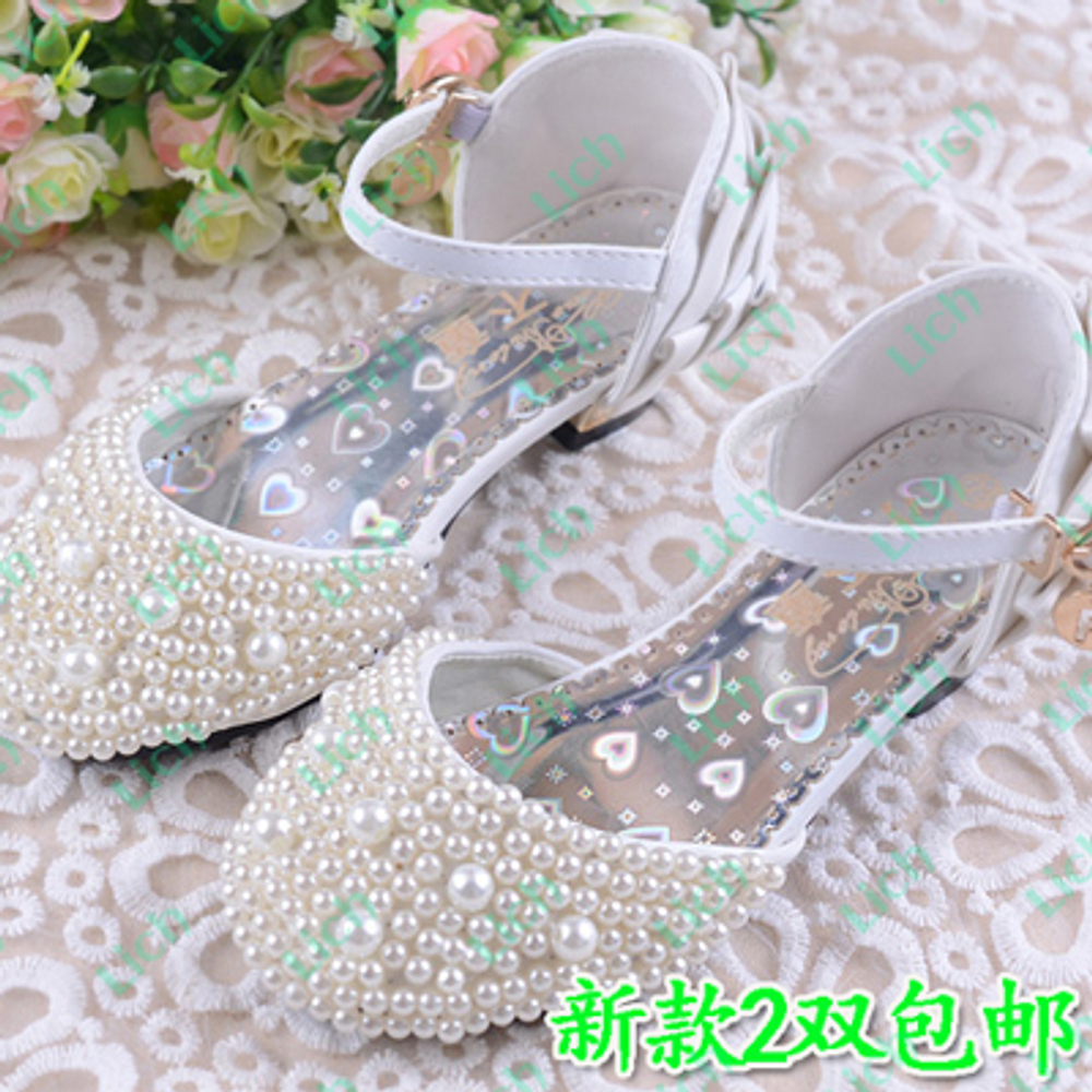 Туфли детские нарядные расшитые жемчужными бусинами на каблуке