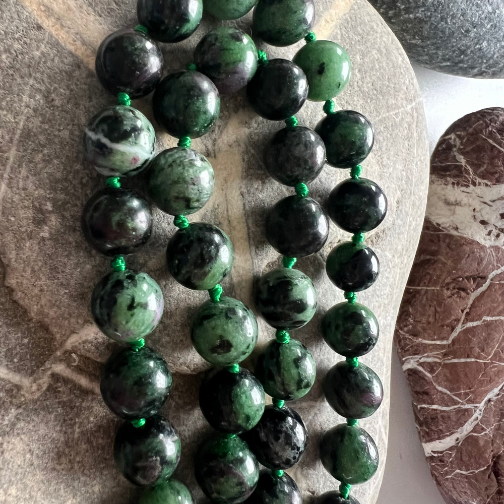 Рубины в Цоизите. Камни для изделий на заказ. Цена зависит от вида заказанного изделия