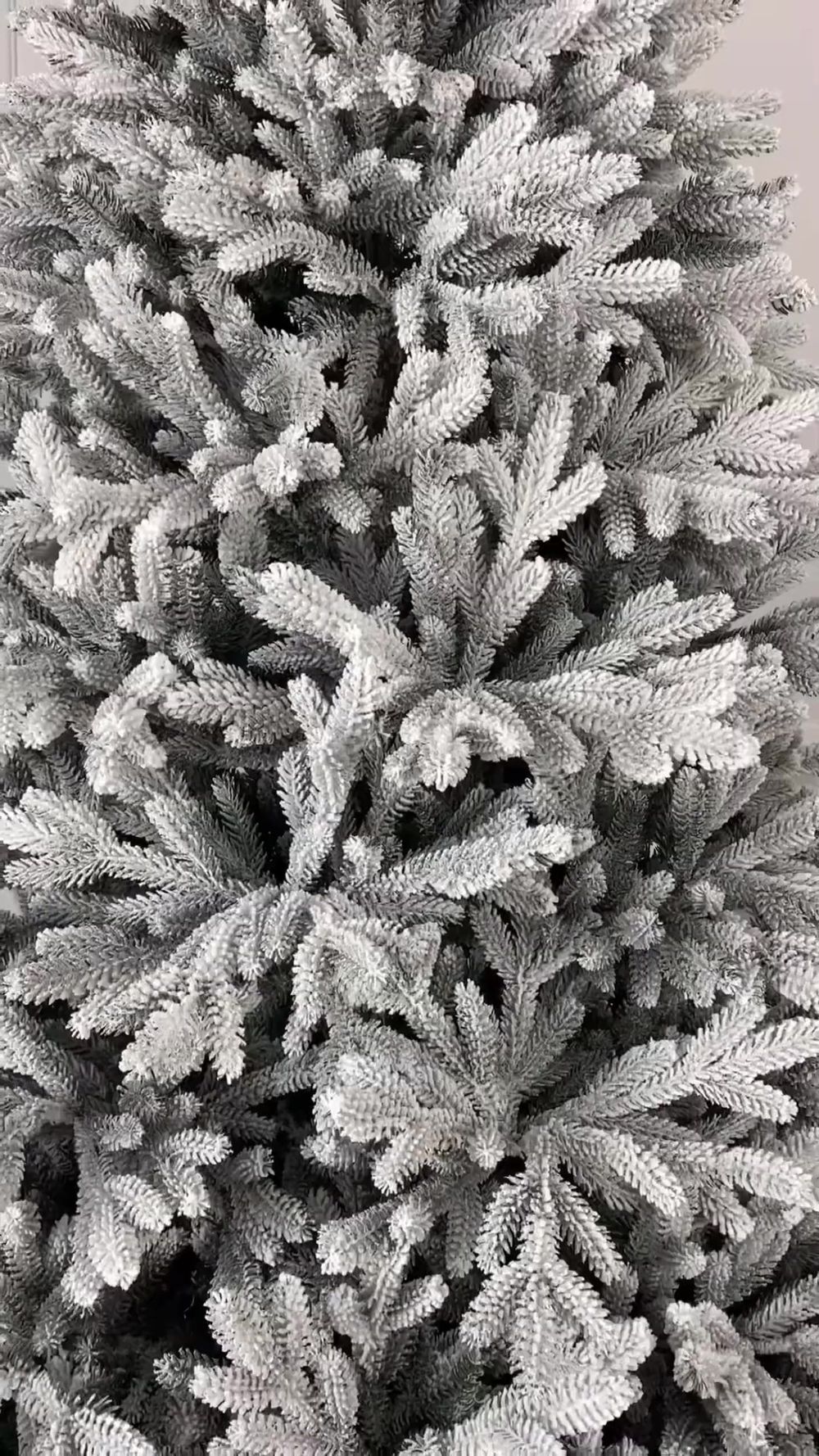 Заснеженная елка «Изумрудная» (Литая хвоя) 215 см / 2,15 м