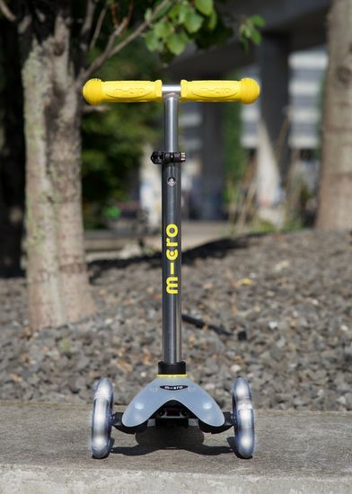 Самокат Mini Micro Deluxe Flux LED неоновый желтый