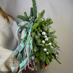«Иней» композиция из пихты на Новый год и Рождество