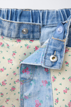 ZARA ДЖИНСОВЫЕ ШОРТЫ В СТИЛЕ ПЭЧВОРК С ЦВЕТОЧНЫМ ПРИНТОМ, ГОЛУБОЙ