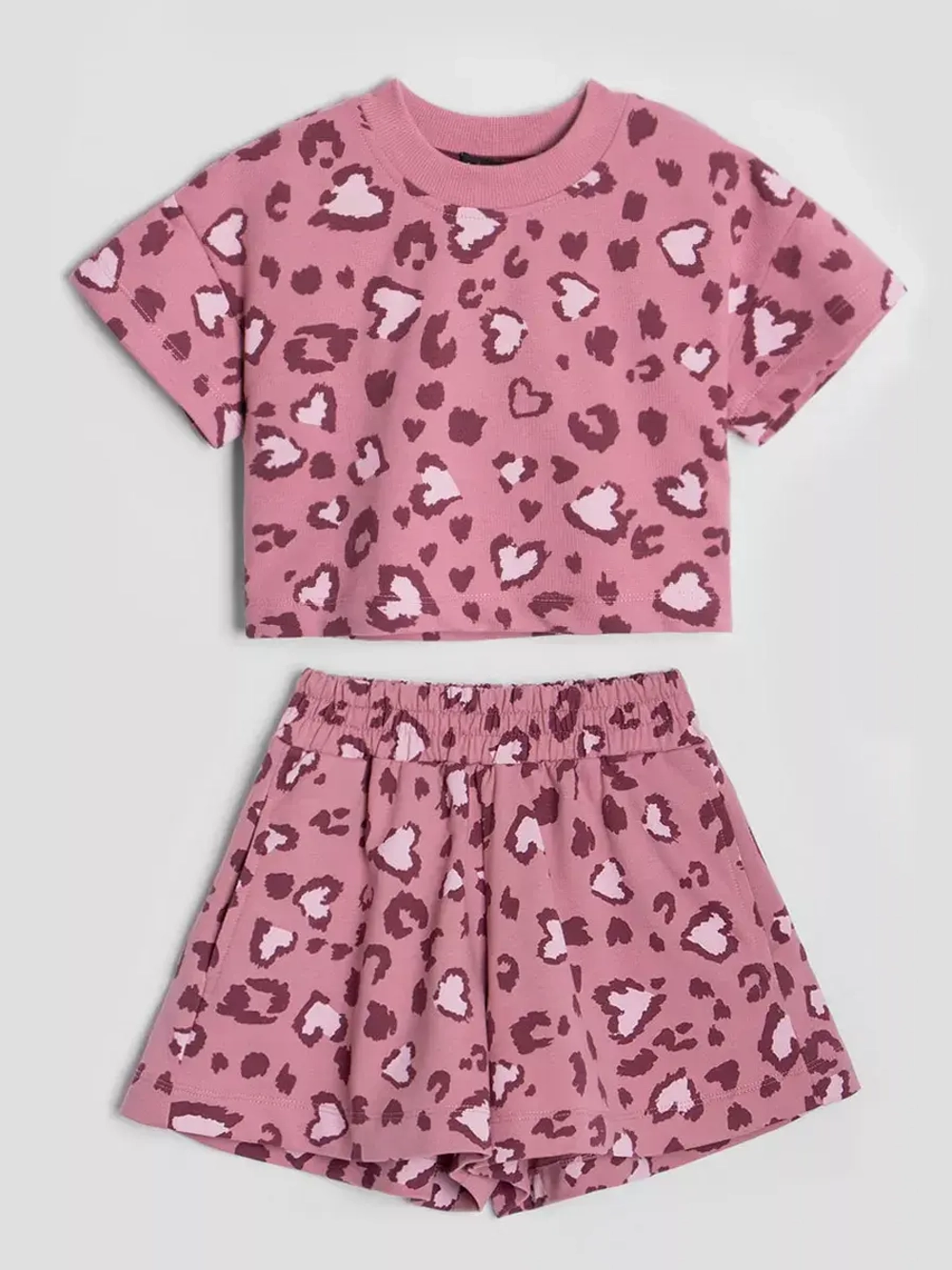 Костюм для девочки, футболка и шорты в сад