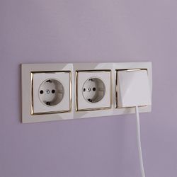 Розетка влагозащищенная с заземлением, без рамки Werkel слоновая кость W1171103