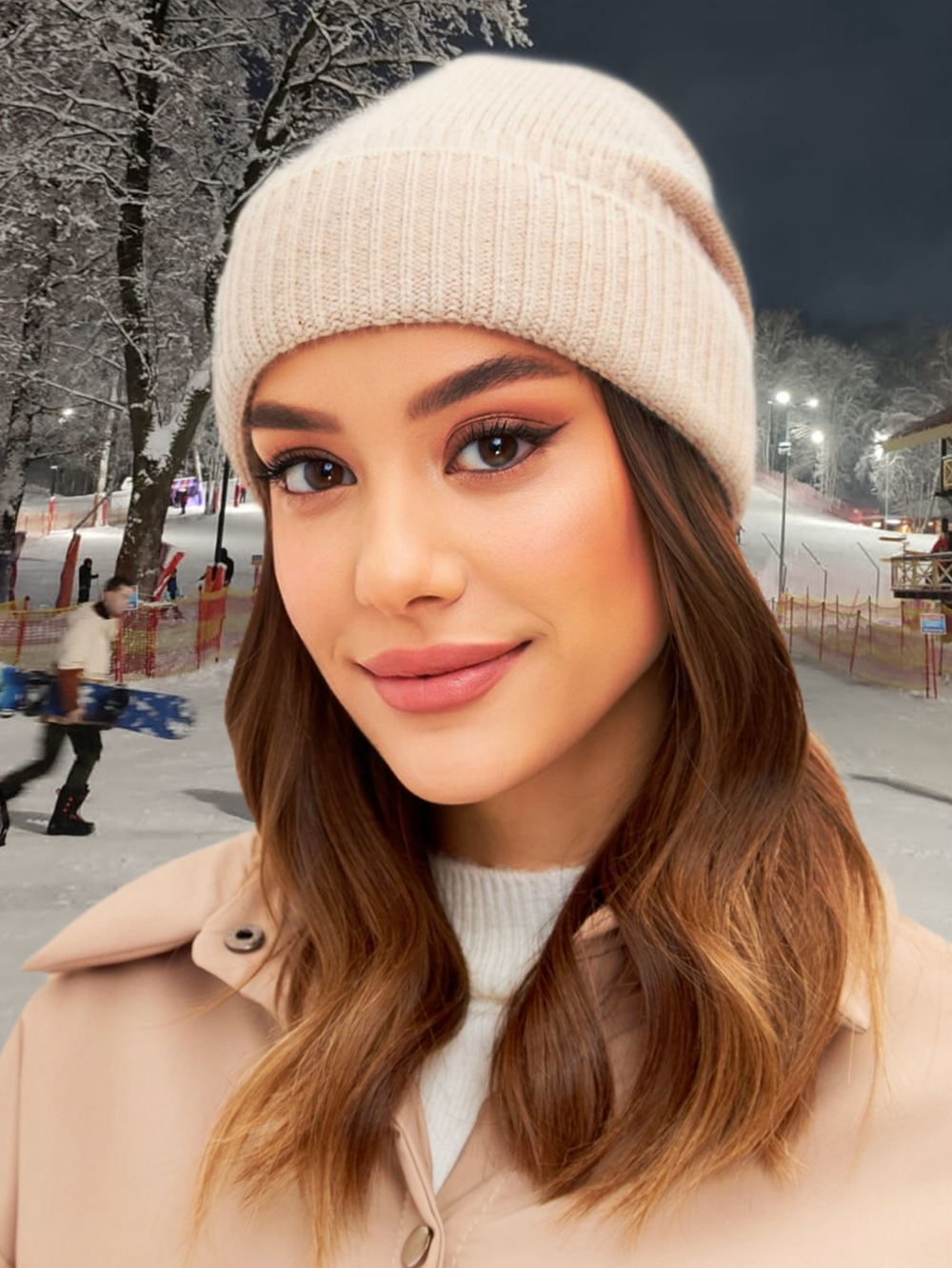 Шапка FABI удлиненная одинарная c отворотом с содержанием 
шерсти енота и ангоры