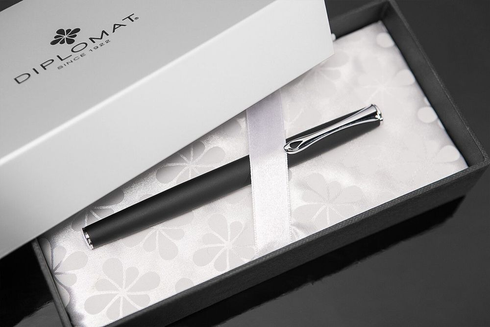 Перьевая ручка Diplomat Esteem Lapis черная F (D10425643) 6