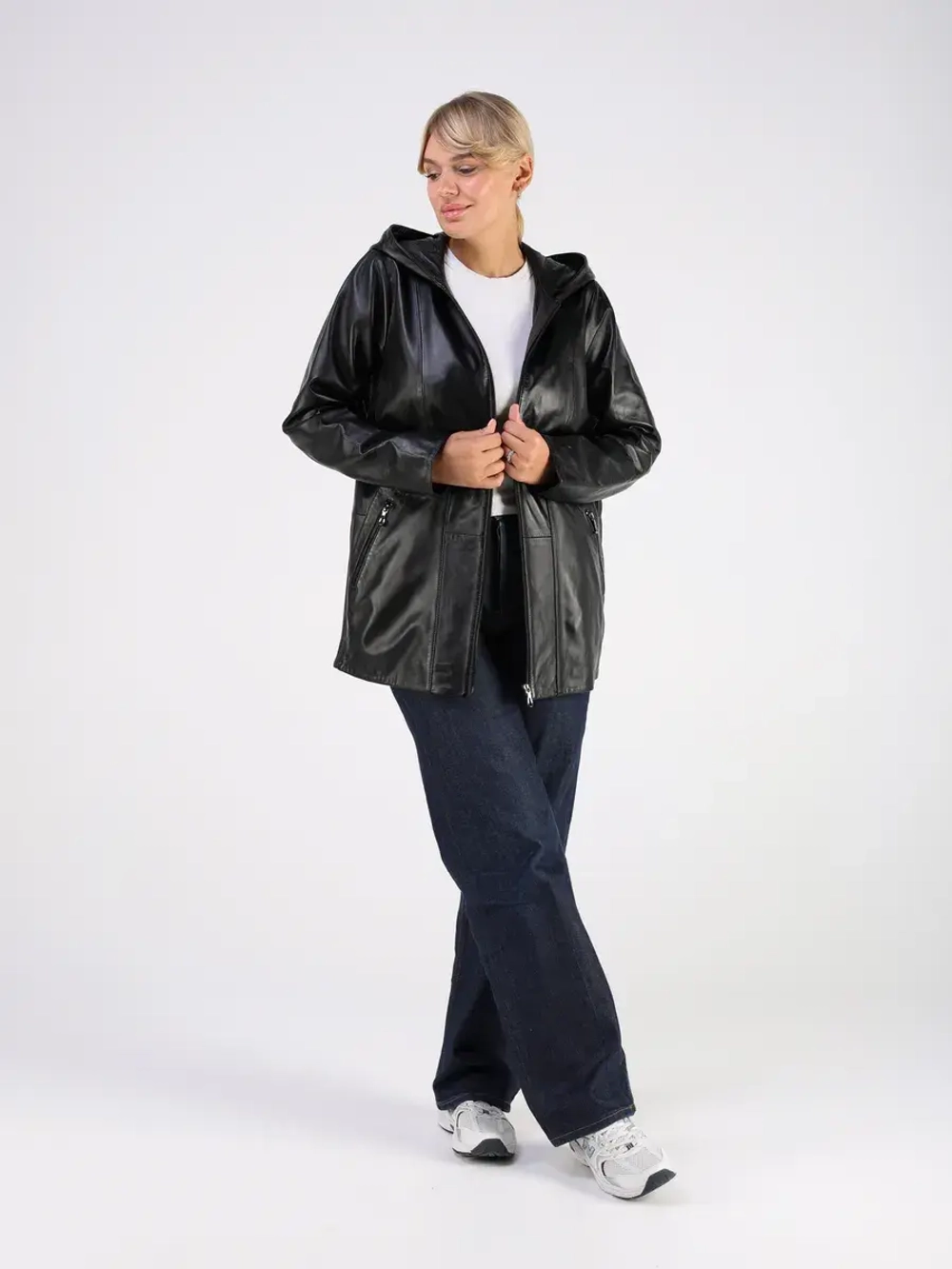 Кожаная куртка демисезонная с капюшоном