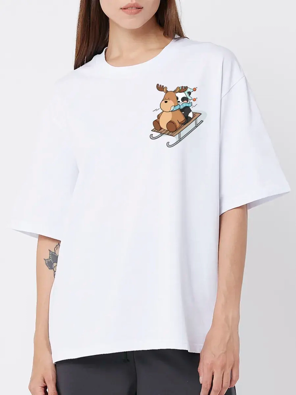 Футболка больших размеров с принтом олень и сани