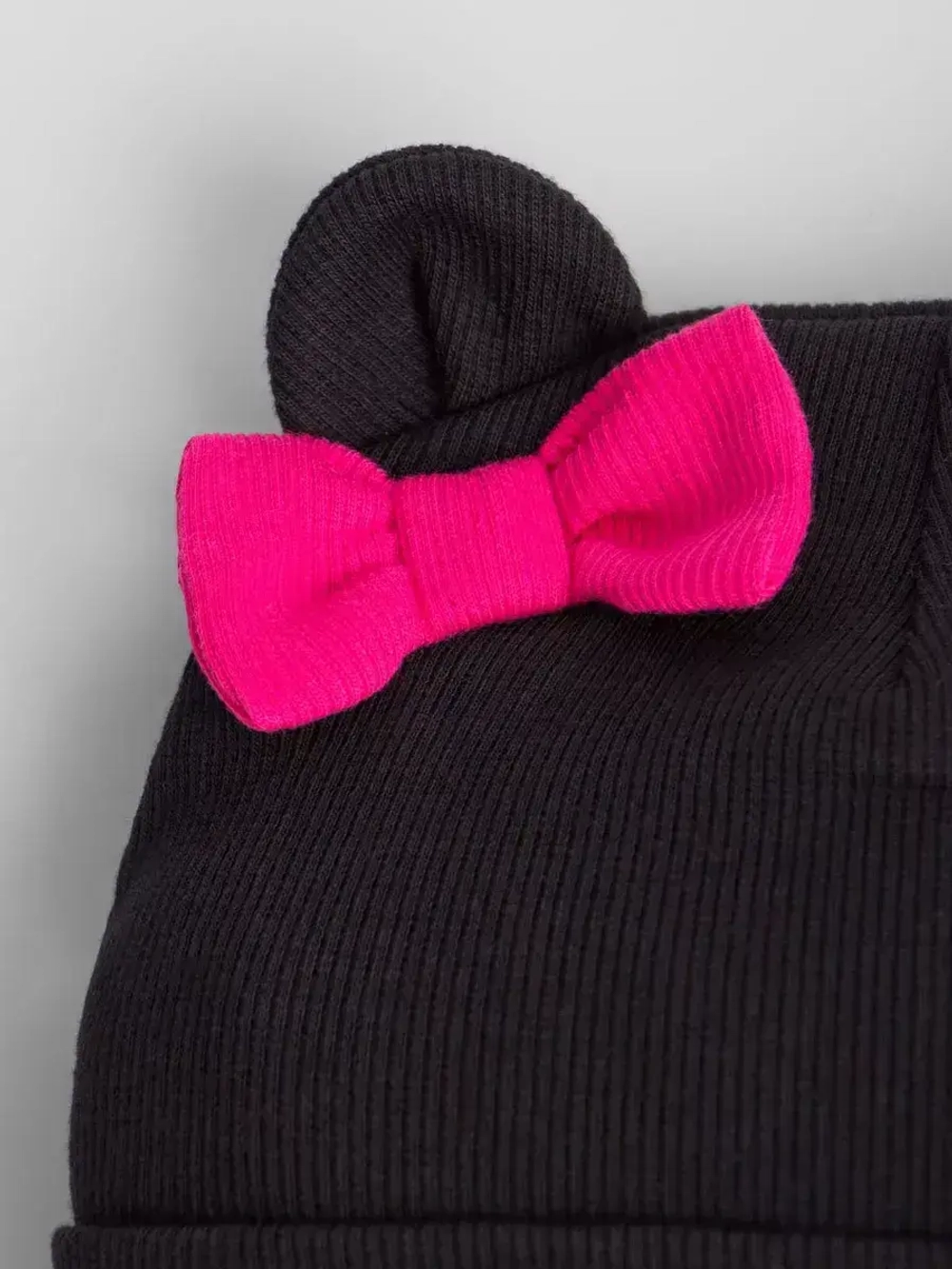 Осенняя шапка для девочки с ушками и снуд