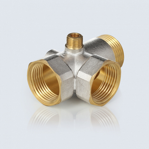 Штуцер латунный никелированный пятивыводной для насоса внутренняя/наружная/внутренняя/наружная/внутренняя резьба