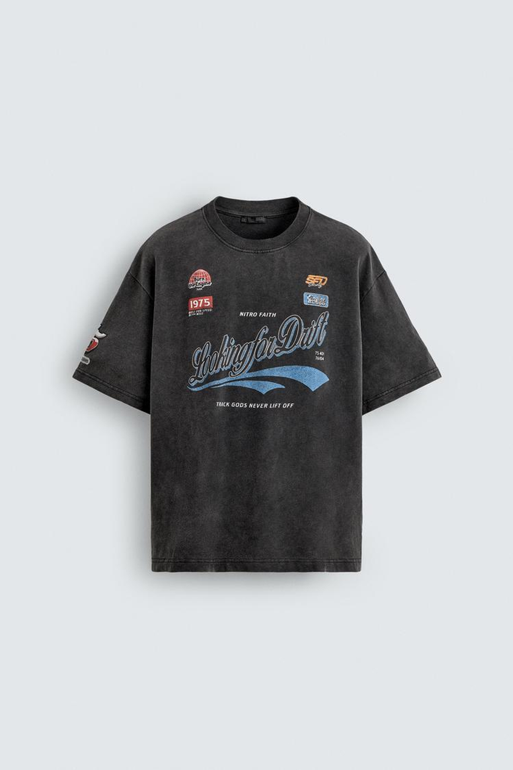 ZARA ФУТБОЛКА С ГРАФИЧЕСКИМИ ЛОГОТИПАМИ, ТЕМНЫЙ АНТРАЦИТ