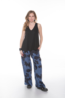 ТОП С V-ОБРАЗНЫМ ВЫРЕЗОМ