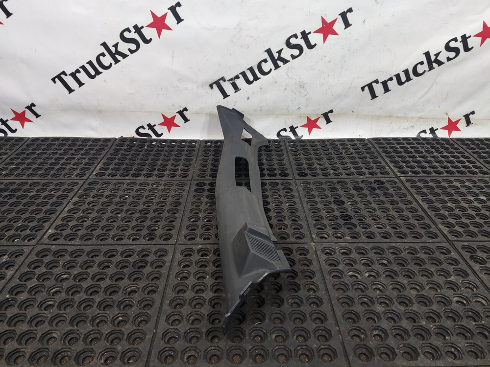 Накладка стойки салона правая 2023г