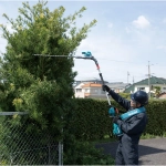 Аккумуляторный штанговый кусторез Makita UN001GZ