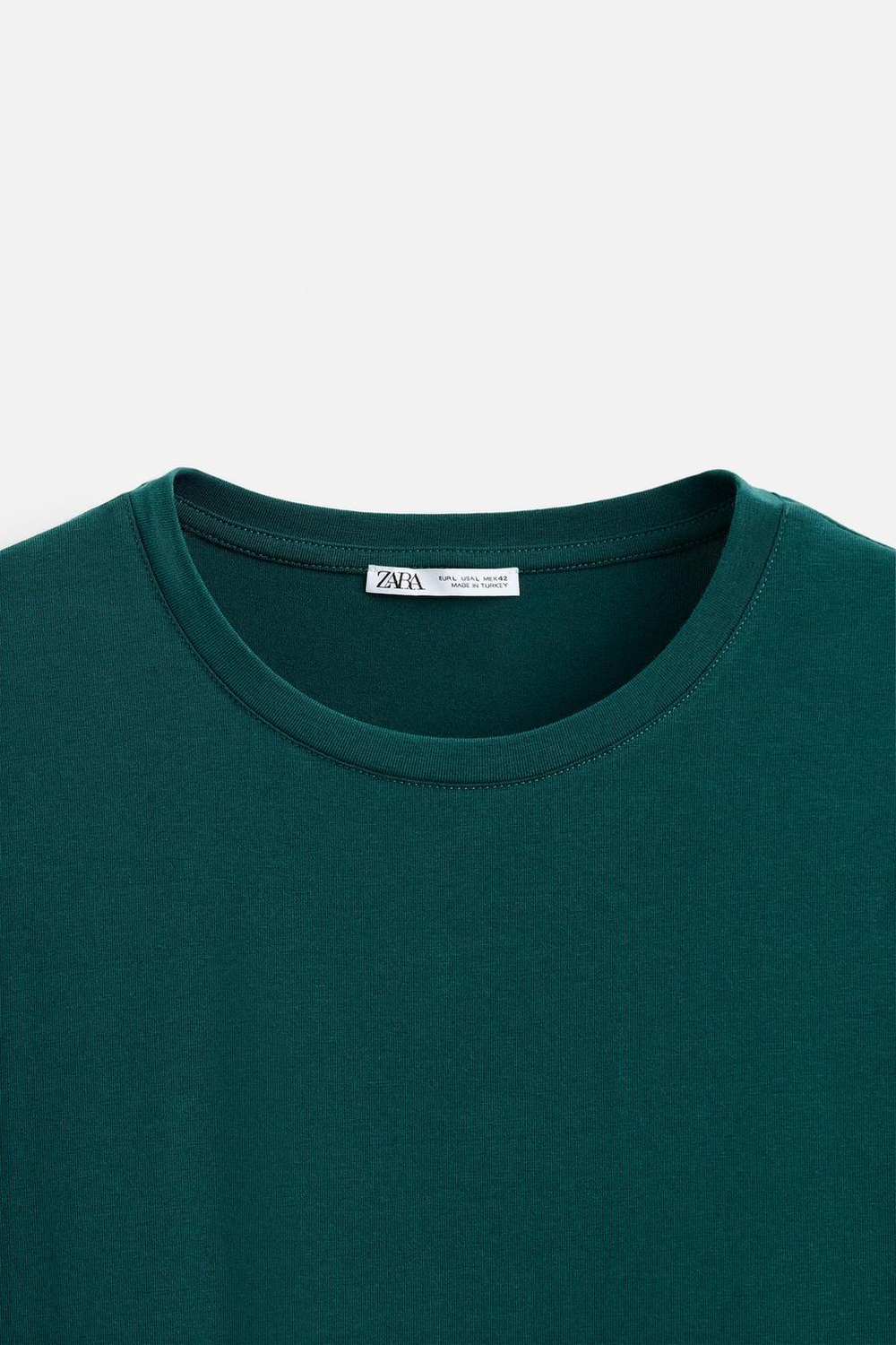 Базовая футболка slim fit