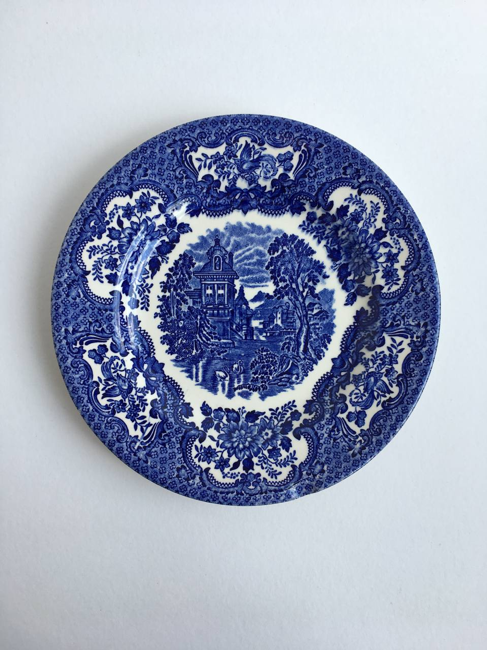 Десертная тарелка English Ironstone (скол)
