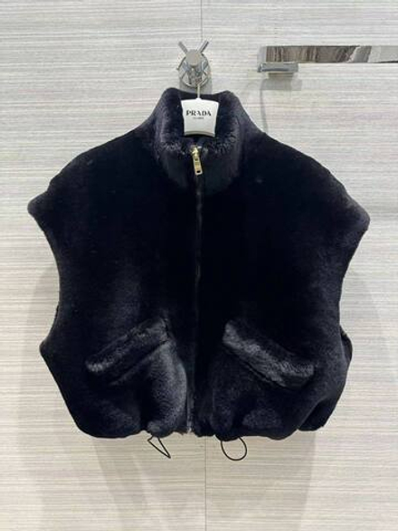 Жилет Prada