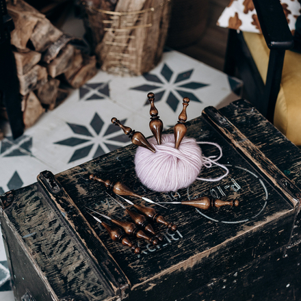 Набор железных крючков для вязания с деревянной ручкой (кедр). KN19