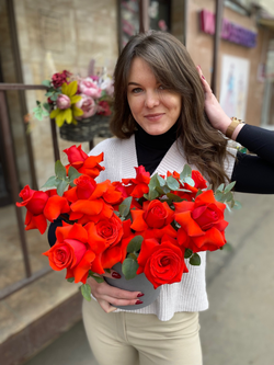 Алые розы Нина (Nina) в коробке 15шт/Цветы луны