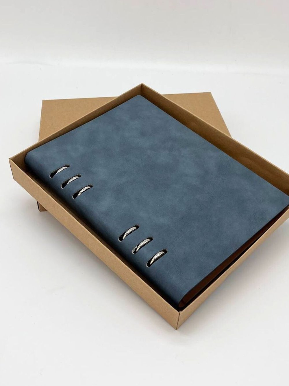 Блокнот А5 на кольцах в коробке серый линейка 80л (88451)